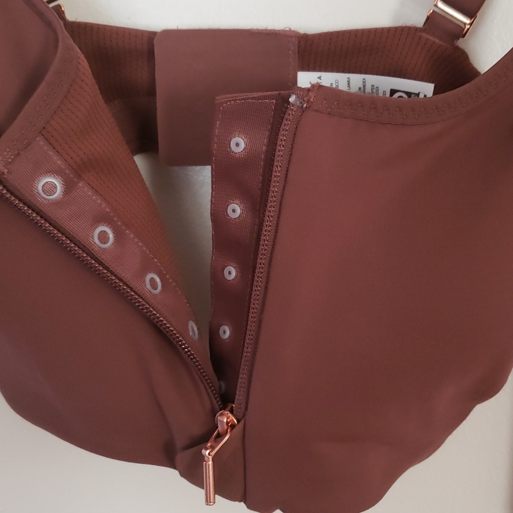 Sports Bra - Picture 4 of 5